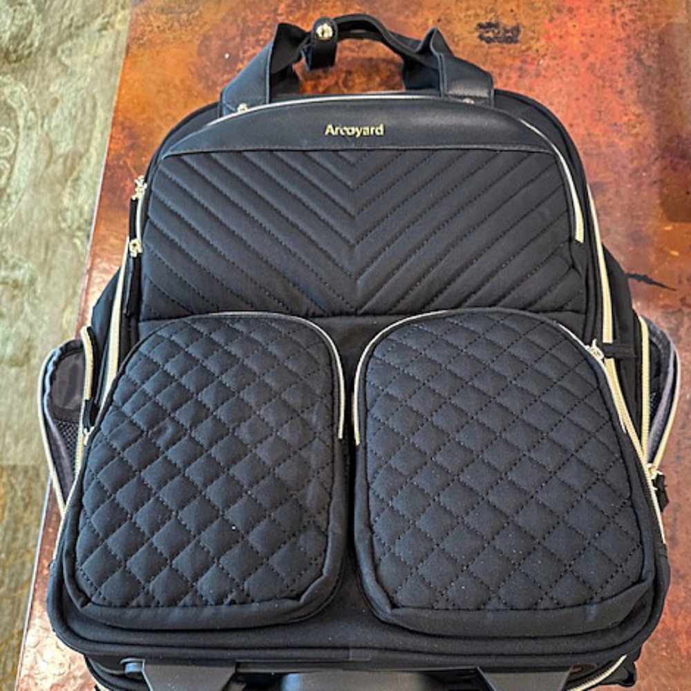 Arcoyard Rolling Computer Bag that will fit it in overhead storage on airplanes